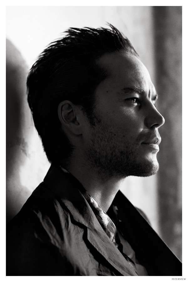 Taylor-Kitsch-Interview-November-2014-Photo-Shoot-001