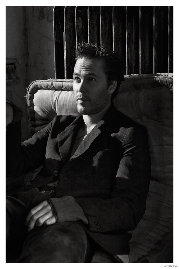 Taylor-Kitsch-Interview-November-2014-Photo-Shoot-007