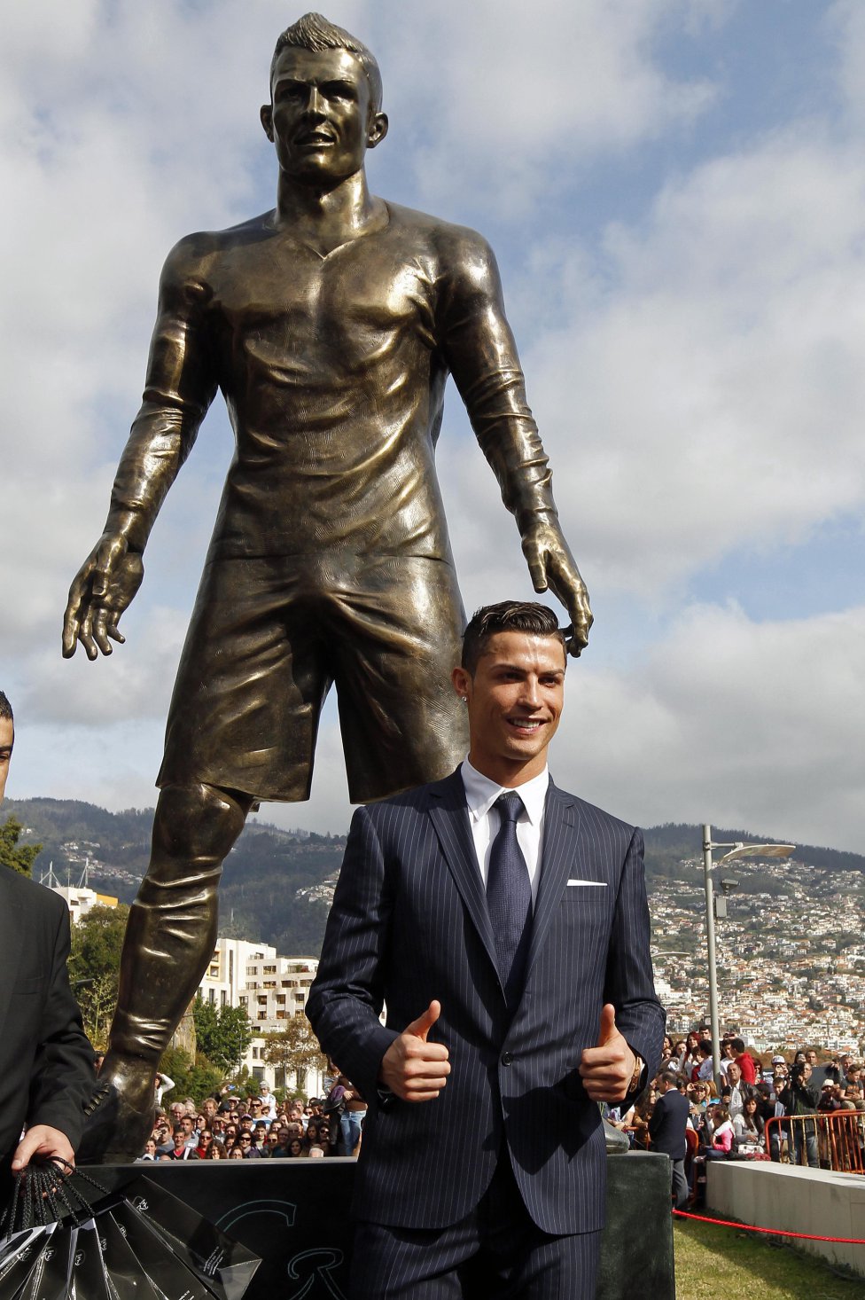 Cristiano Ronaldo Statue 001