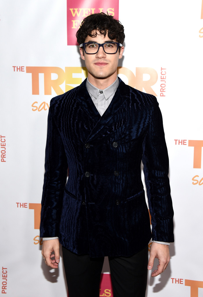 Attending TrevorLIVE La for The Trevor Project on December 7th, 'Glee' actor Darren Criss was smart in a pair of black framed glasses, worn with a fall-winter 2014 double-breasted velvet suit from Italian fashion label Emporio Armani.