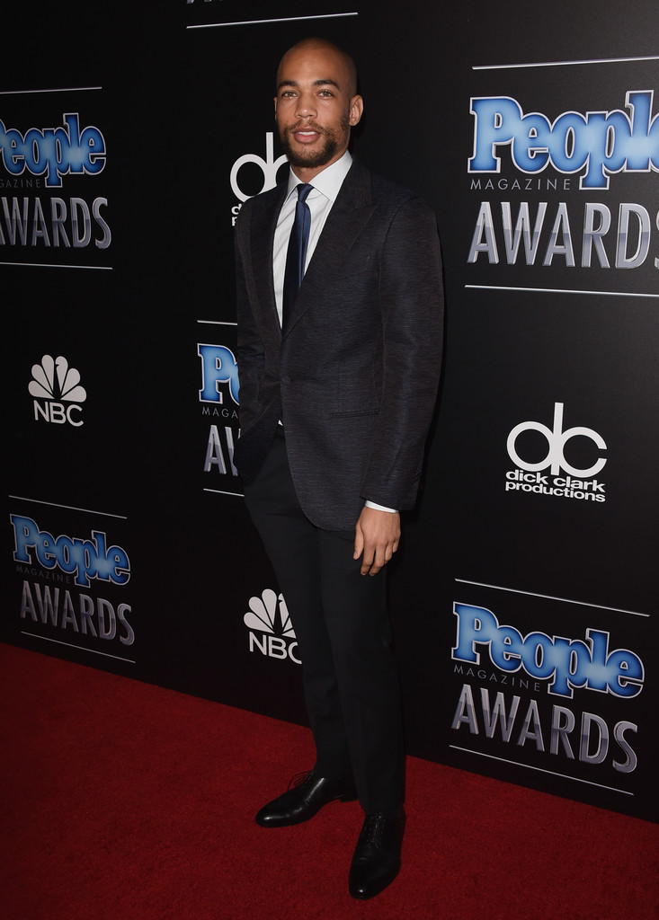 Stepping out in a fine suit from Italian label Ermenegildo Zegna, actor Kendrick Sampson attended the People Magazine Awards at the Beverly Hilton hotel on December 18th. Sampson mixed and matched smart suiting separates for an effortless, sartorial finish.