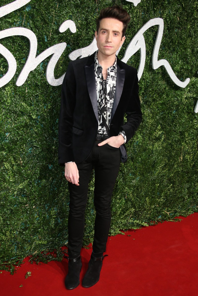 Attending the British Fashion Awards on December 1st in London, Nick Grimshaw made a slim statement in black. Wearing Topman, Grimshaw paired a monochromatic print shirt with a black velvet navy satin lapel blazer, black skinny jeans and leather boots.