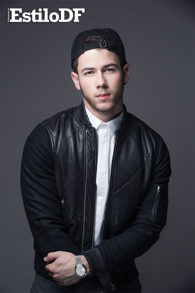 Nick Jonas Poses for December 2014 EstiloDF Photo Shoot | The Fashionisto