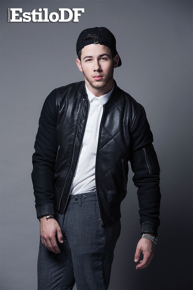 Nick Jonas Poses for December 2014 EstiloDF Photo Shoot