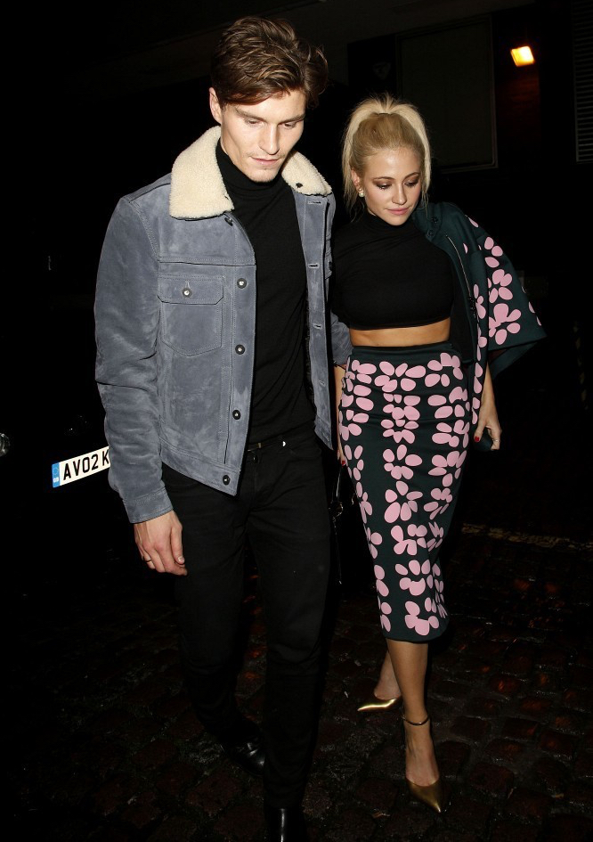 A man to watch, British model Oliver Cheshire maintains his style game, whether he's starring in a new photo shoot or enjoying an evening out. Oliver was recently captured out with his girlfriend Pixie Lott and Bip Ling on December 10th, enjoying Sunday Times Style's Christmas party at the Tramp Club. For the occasion, Oliver went all black, making a stylish pop with a Coach blue suede jacket.
