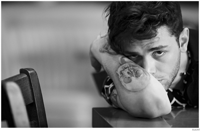 Xavier Dolan  Photography poses for men, Portrait photography men