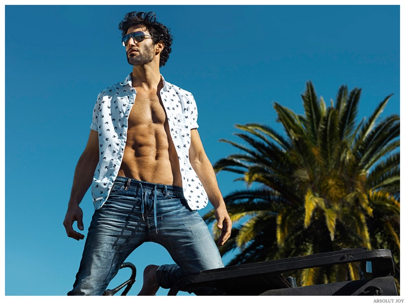 Absolut Joy Sets Exotic Vacation as Backdrop for Spring/Summer 2015 Campaign