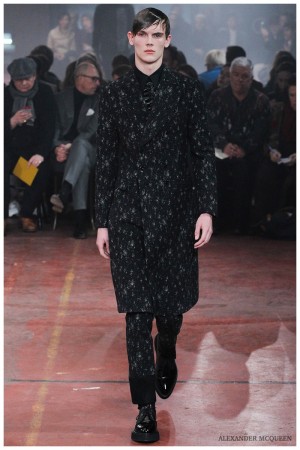 Alexander McQueen Fall Winter 2015 London Collections Men 005