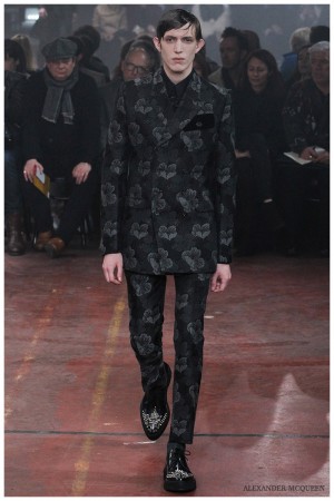 Alexander McQueen Fall Winter 2015 London Collections Men 011