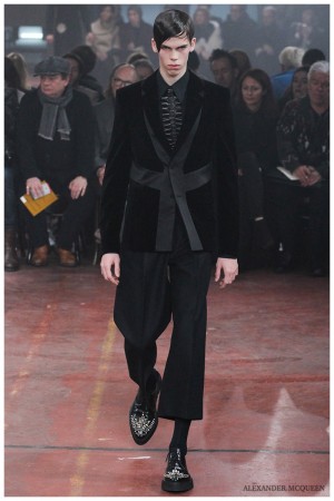 Alexander McQueen Fall Winter 2015 London Collections Men 030