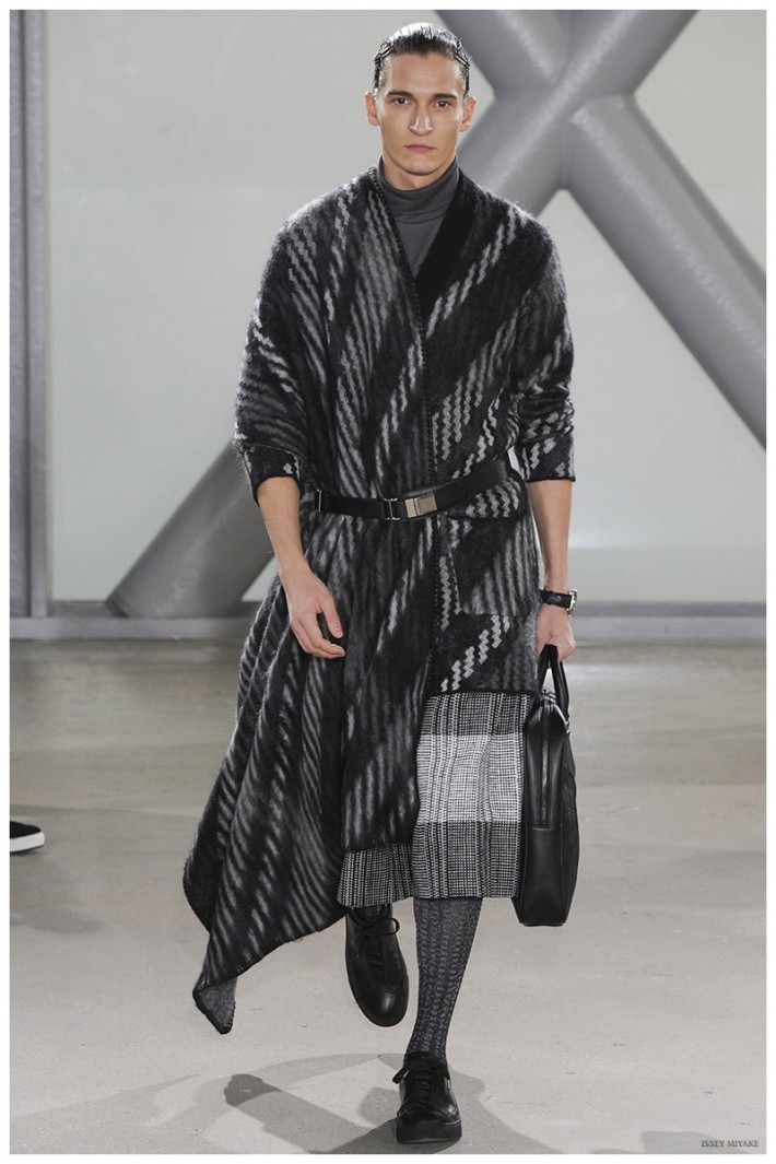 Issey Miyake Fall/Winter 2015 Menswear Collection Channels Japanese ...