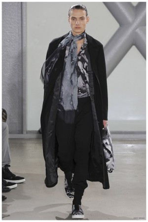Issey Miyake Fall Winter 2015 Menswear Collection Paris Fashion Week 020