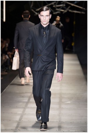 Versace Men Fall Winter 2015 Collection Milan Fashion Week 009