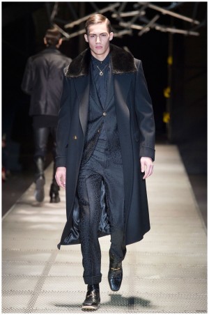 Versace Men Fall Winter 2015 Collection Milan Fashion Week 012