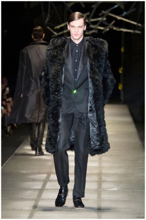 Versace Men Fall Winter 2015 Collection Milan Fashion Week 042