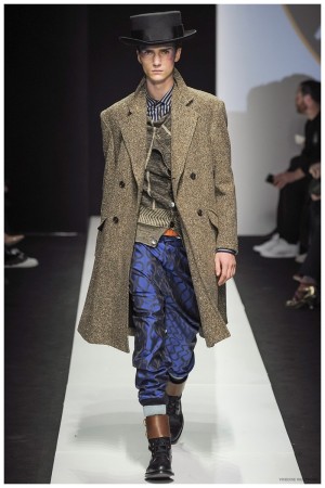 Vivienne Westwood Menswear Fall Winter 2015 Collection Milan Fashion Week 010