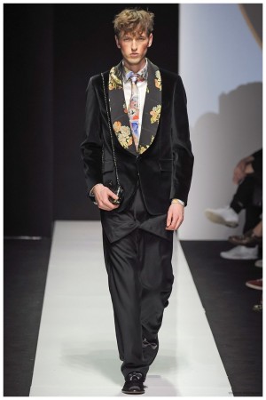Vivienne Westwood Fall/Winter 2015 Menswear Collection: Remixed Dandy Fashions are Gender Neutral