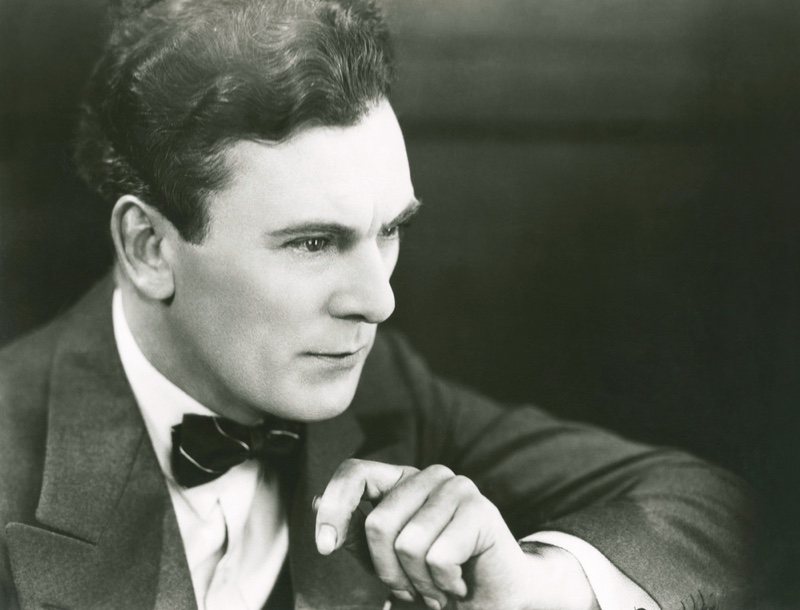 1920s Mens Hairstyles 1920s Slicked Hairstyles The Fashionisto 1920s Mens Hairstyles 1920s Slicked Hairstyles The Fashionisto