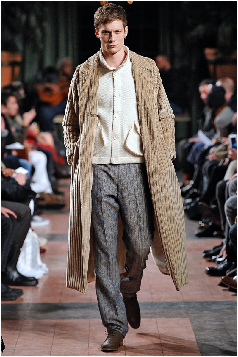 Billy Reid Fall-Winter 2015 Menswear Collection. Designer Billy Reid's collections continue to charm as accessible fashions are infused with smart design details that stand out from the crowd. Enlarging corduroy, Reid turned out a phenomenal coat that was quiet but confident.