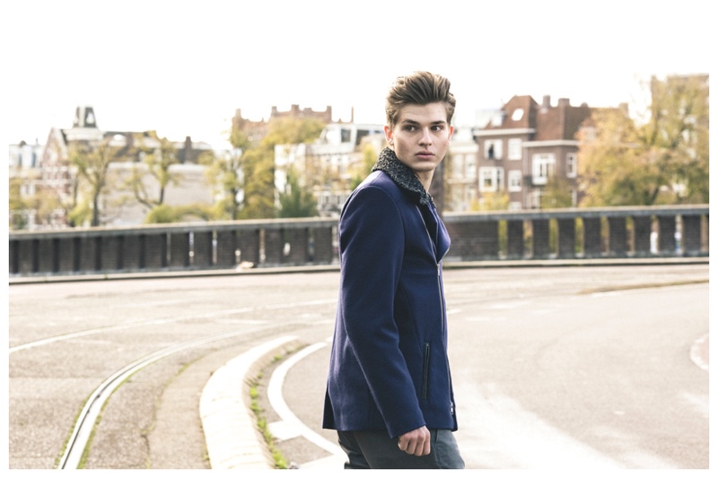 Casper wears jacket Jonathan Christopher Homme, sweater Zegna and jeans HOPE. 