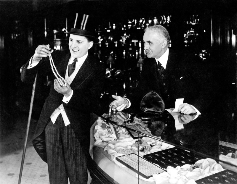 man 1920s top hat » 1920s Men's Hats: From the Smart Fedora to the Stylish Bowler man 1920s top hat