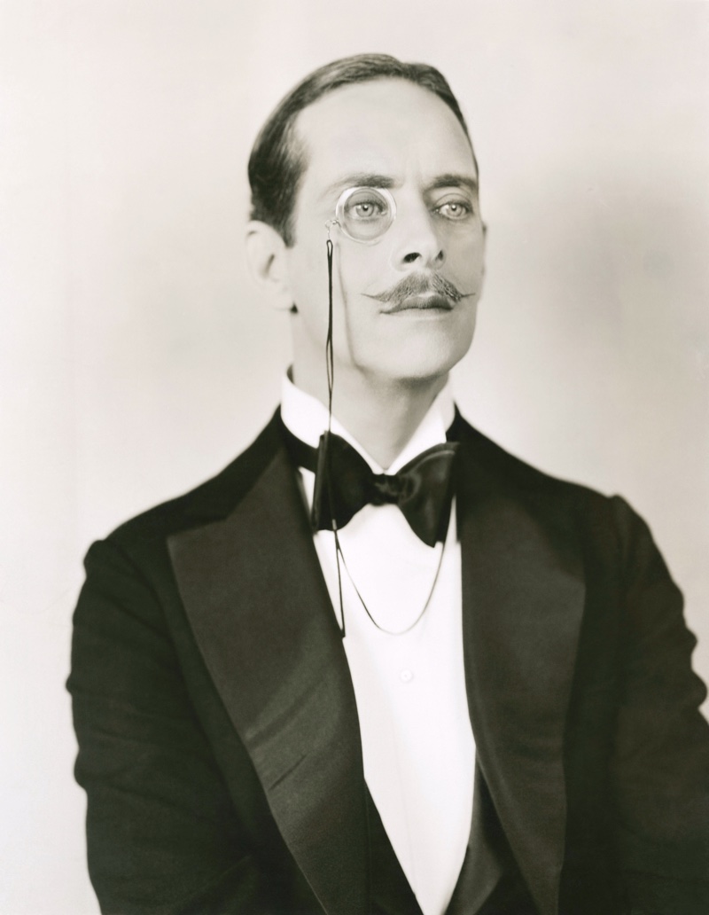 The bow tie was a popular accessory of the 1920s. » 1920s Men's Fashion Guide: Style of the Roaring Decade The bow tie was a popular accessory of the 1920s.