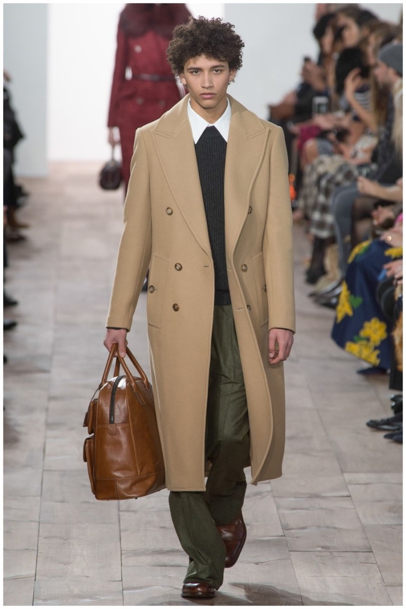 Michael Kors embraces relaxed tailoring and smart outerwear for fall. Michael Kors Fall/Winter 2015 Menswear Collection.
