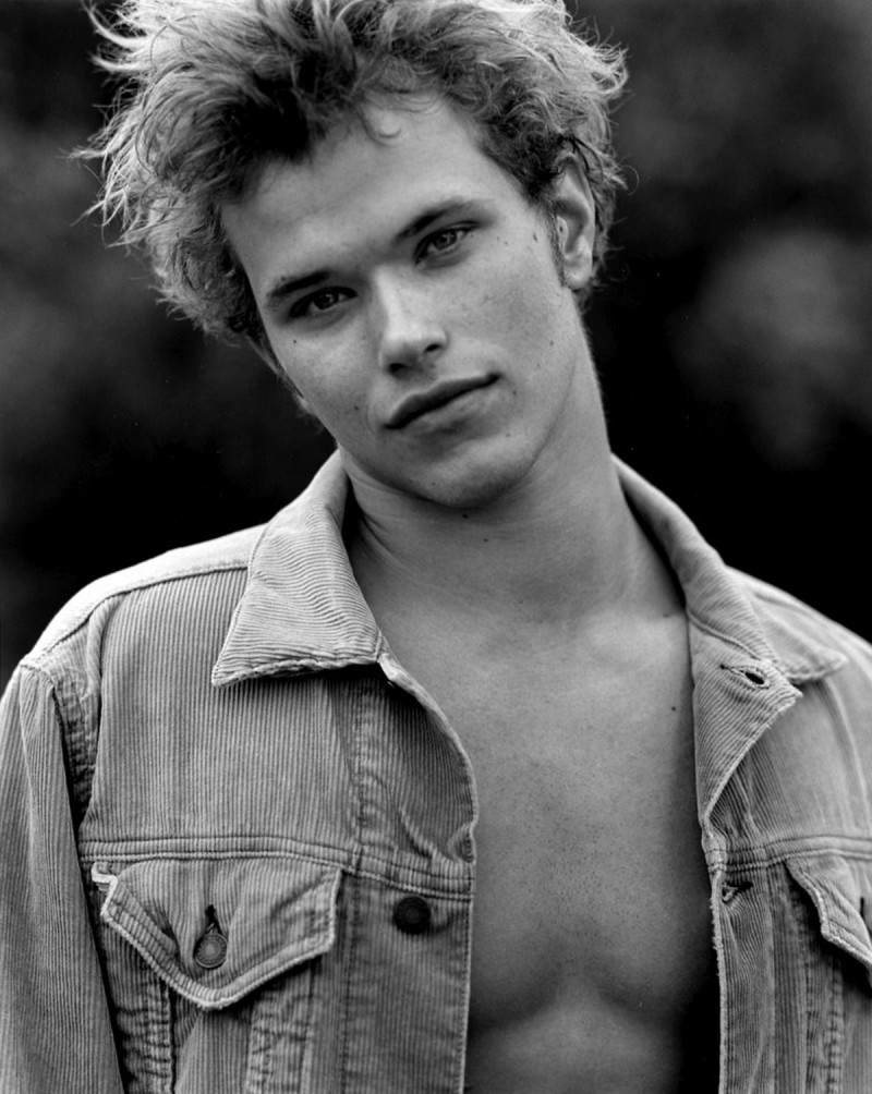 In 2004, before he was known for Twilight, a young Kellan Lutz appeared in Abercrombie & Fitch's magazine.