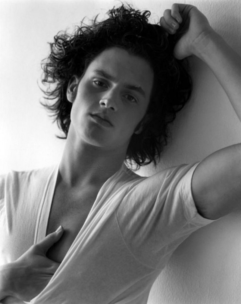Pre-Gossip Girl and Dan Humphrey, Penn Badgley showed off curly long locks for an Abercrombie & Fitch photo in 2005.