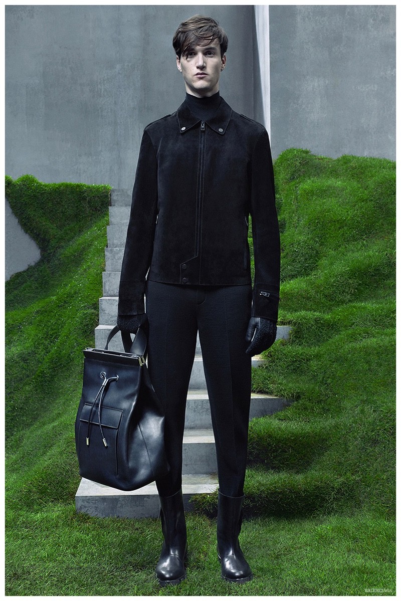 Balenciaga Embraces Minimal, Sharp Tailored Lines for Fall/Winter 2015 Collection