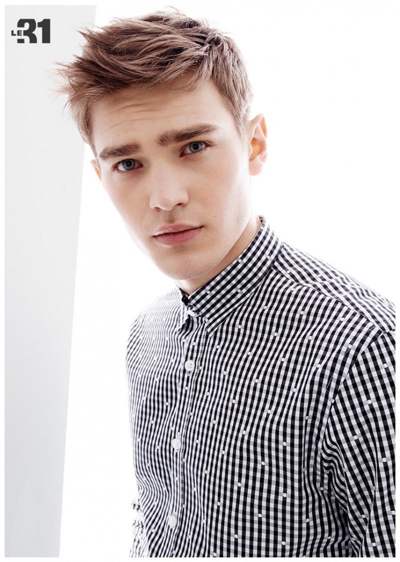 Binary Code: Bo Develius wears sleeks fashions in black, white and gray. » Simons Gets Sporty + Sleek Binary Code: Bo Develius wears sleeks fashions in black, white and gray.