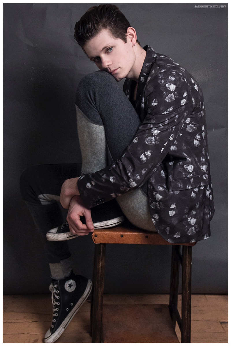 Massey wears jacket Tiger of Sweden, joggers Ricardo Seco and sneakers Converse.