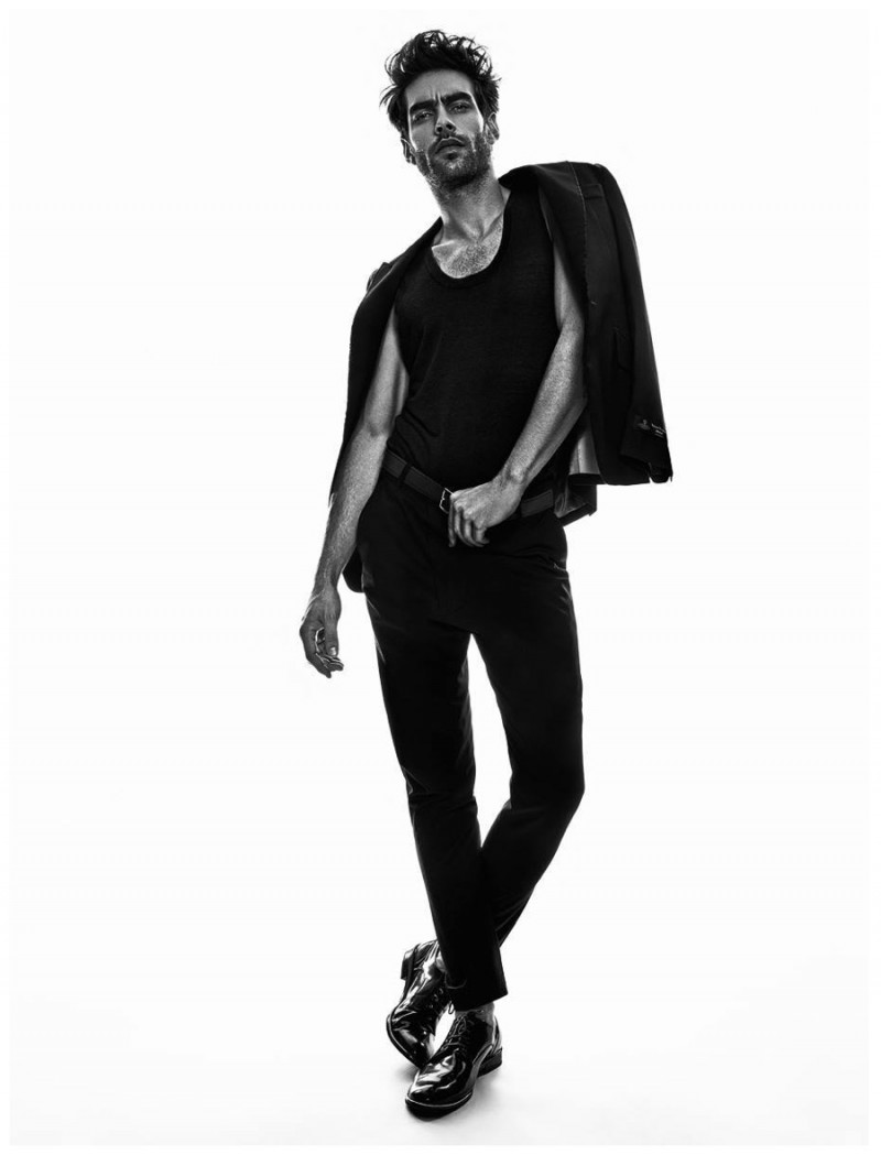 Jon Kortajarena is sleek in head to toe black.