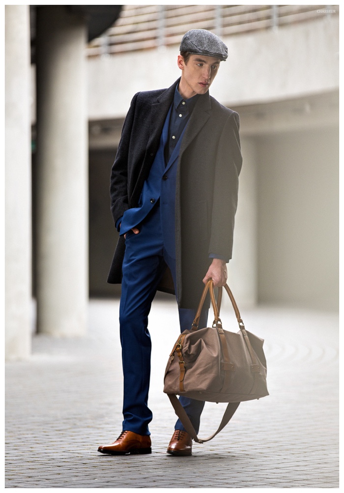 Anatol Modzelewski heads outdoors with a chic after work look.