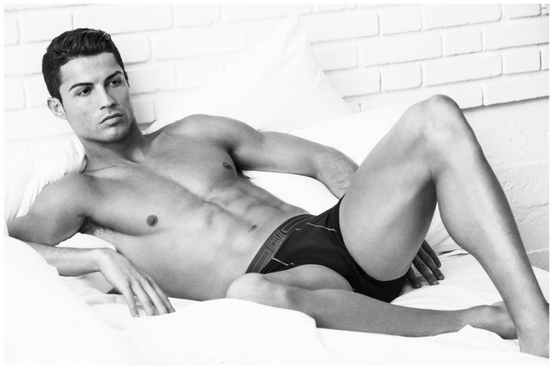 Cristiano-Ronaldo-Underwear-Photo-Shoot-2015-Campaign-003