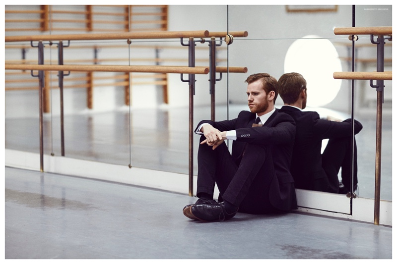 Melville wears blazer Whyred, knit Whyred, shirt Selected Homme, trousers Samsøe Samsøe and shoes Whyred.