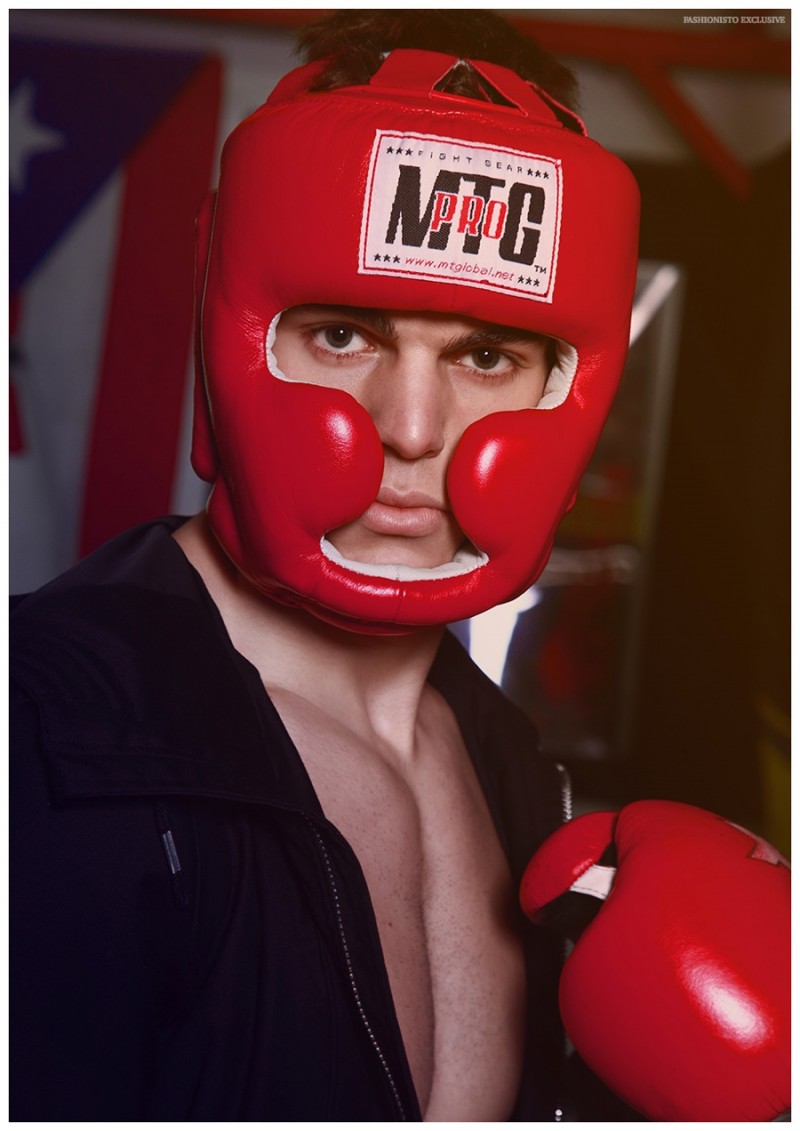 Jorge wears jacket Antony Morato and boxing headgear MTG Pro.