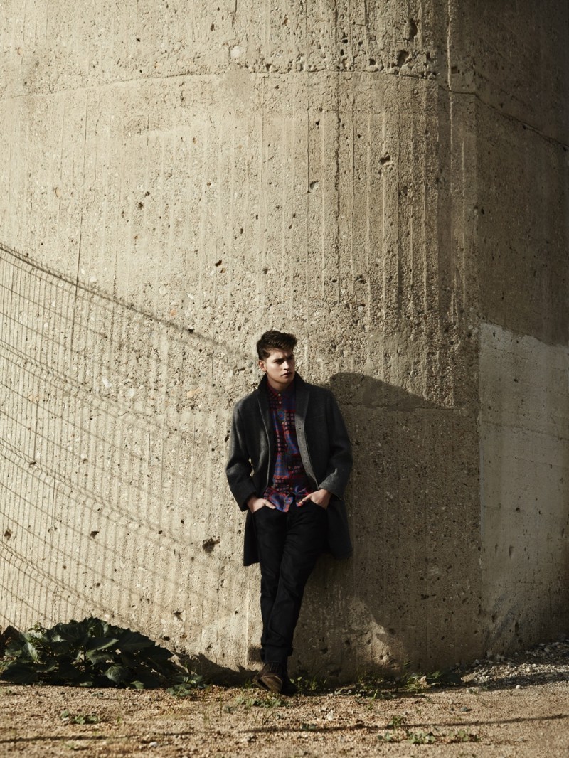 Gregg Sulkin wears coat Vince, shirt Marc by Marc Jacobs, jeans GUESS and boots Cole Haan.