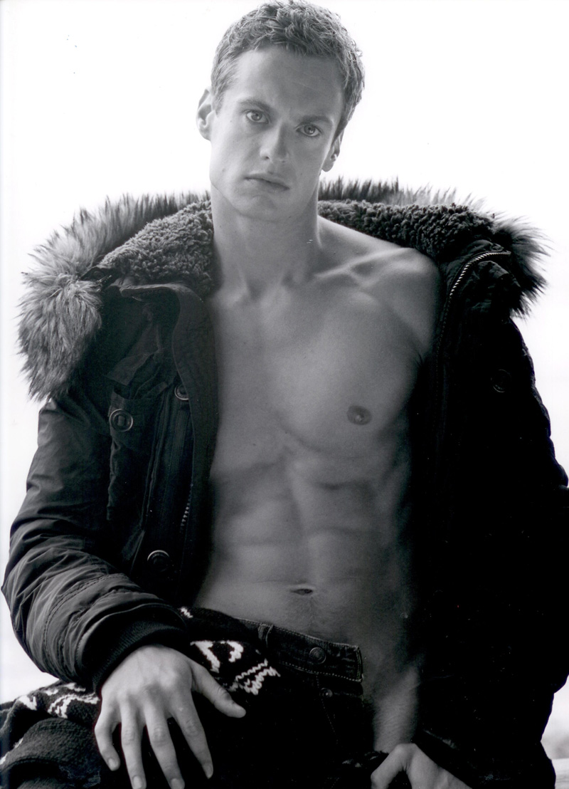 Max-Papendieck-Abercrombie-Fitch-2012-Campaign-Shirtless-Model