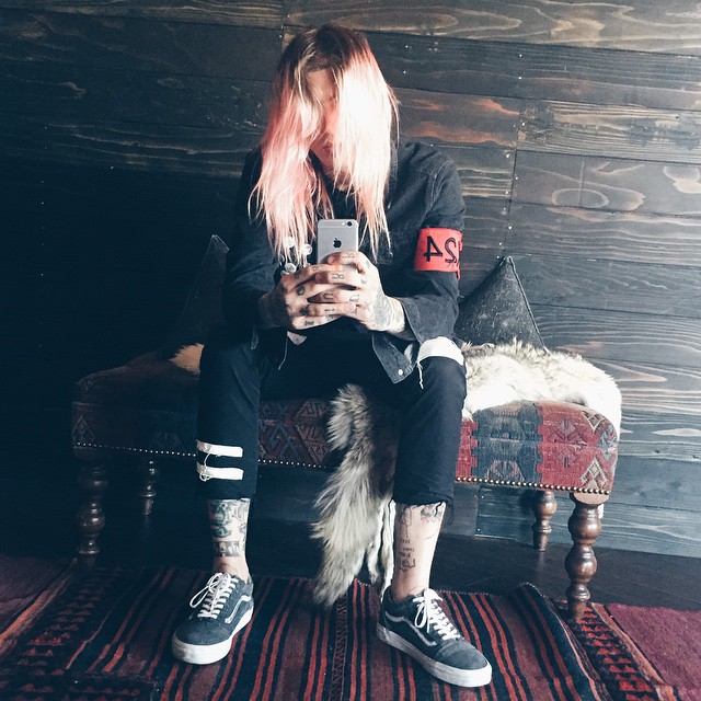 Bradley Soileau unveils his pink hairstyle.