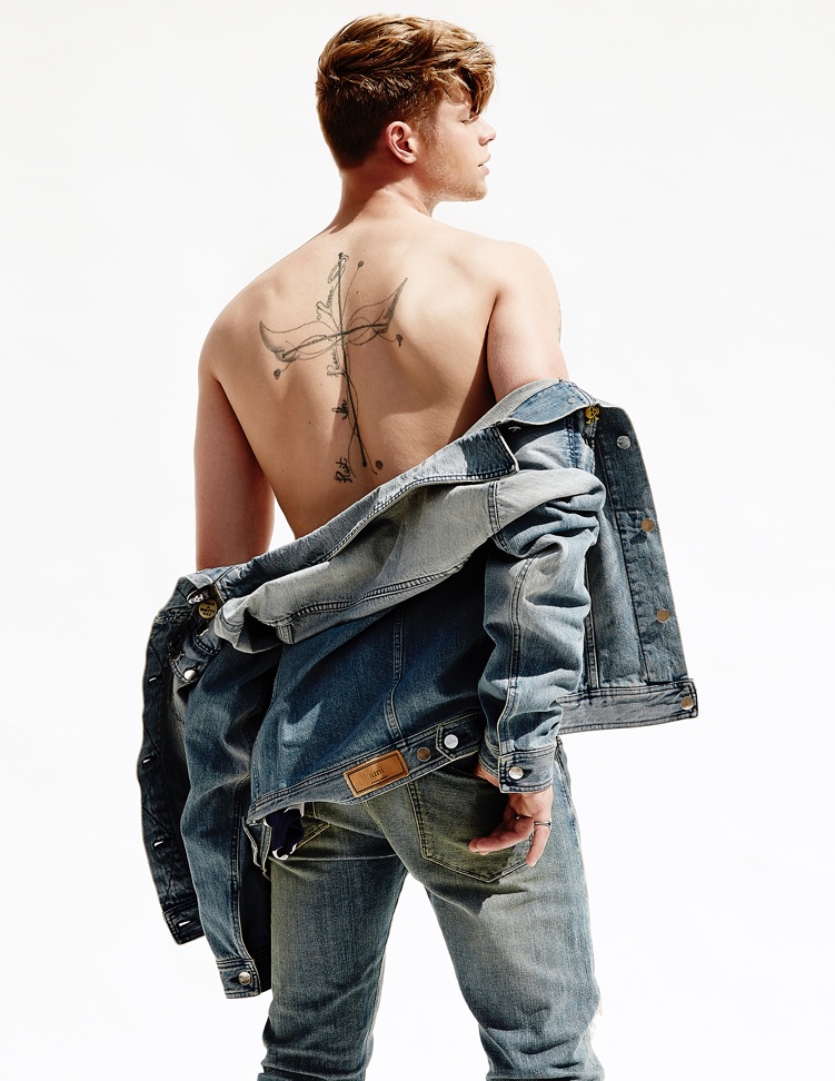 Cody wears denim jacket AMI and slim-cut jeans M3.