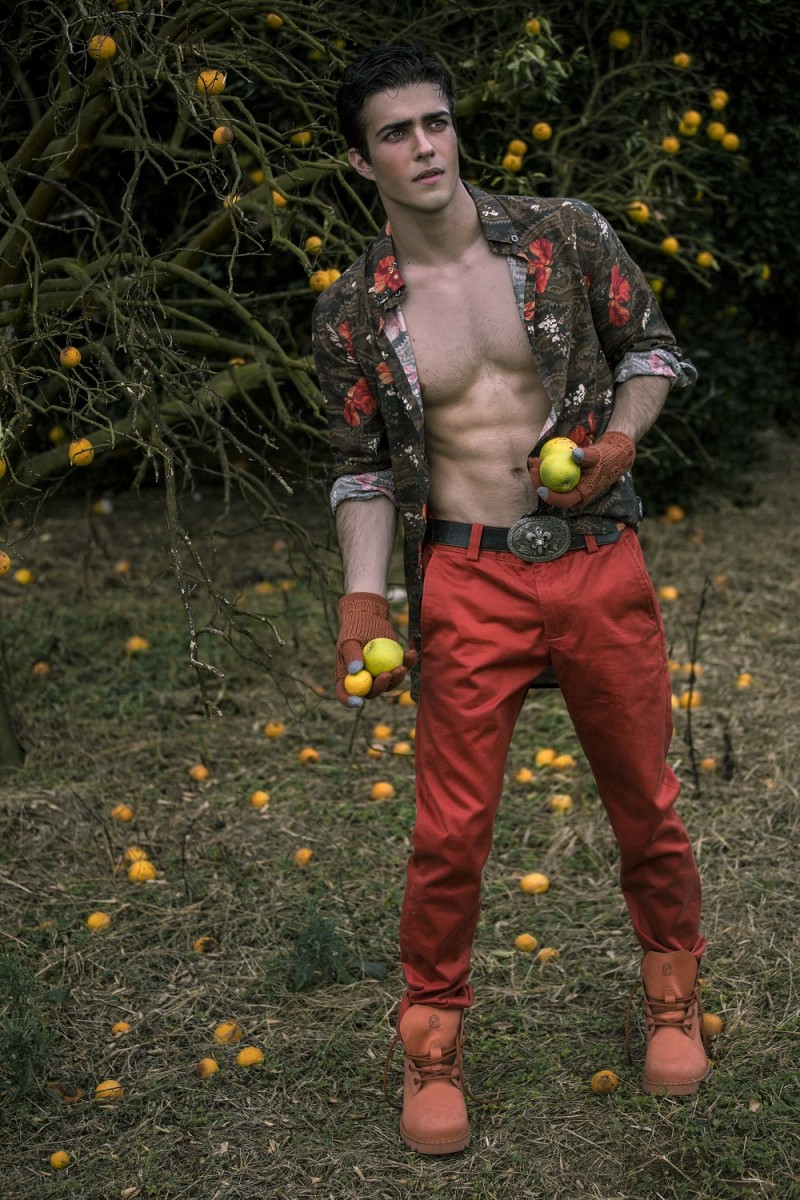 Bruno wears shirt Triton, pants Timberland, belt Casa Juisi, gloves Roxy and boots West Coast.