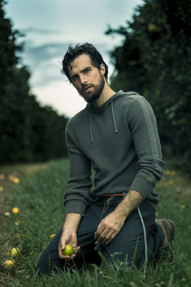 Antonio wears sweater Calvin Klein, pants Aramis and boots Democrata.