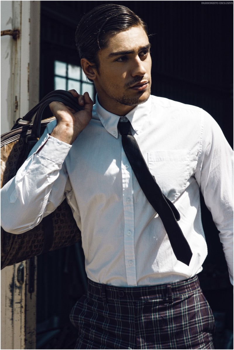 Ignacio wears shirt Zara, tie Massimo Dutti, trousers Merc and vintage bag stylist's own.