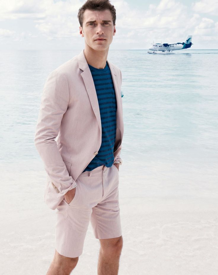 Clément  has a pastel short suiting moment.