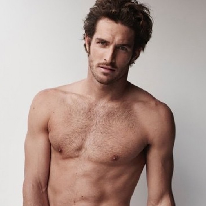 Justice Joslin Poses for Mario Testino Towel Series – The Fashionisto