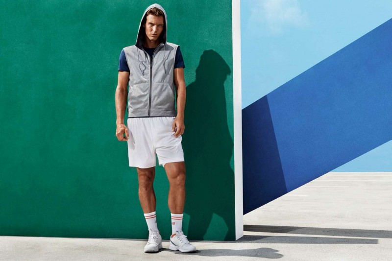 Tomas Berdych delivers a sporty ensemble in tennis shorts with a sleeveless hooded jacket.