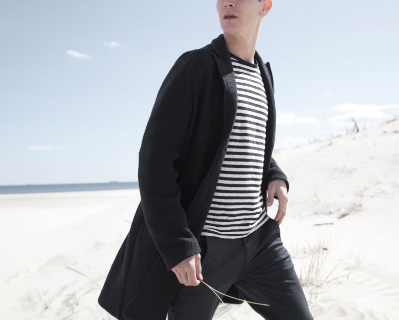 Vincent hits the beach in a nautical inspired number. » Vincent LaCrocq Models Summer 2015 Zara Men's Styles Vincent hits the beach in a nautical inspired number.