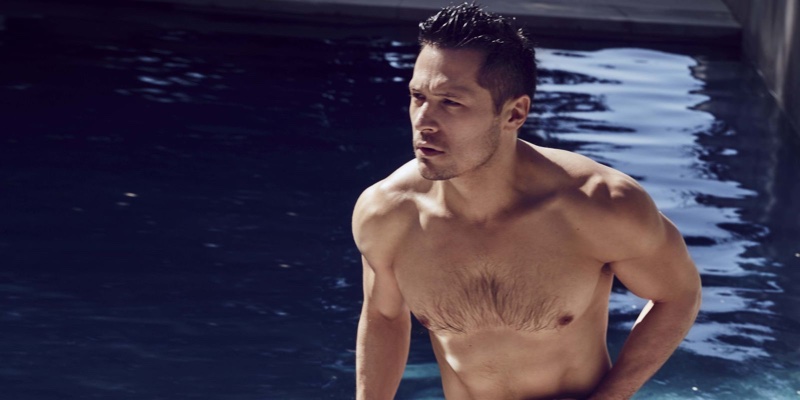 Revenge star Nick Wechsler bares almost all in Cosmopolitan UK