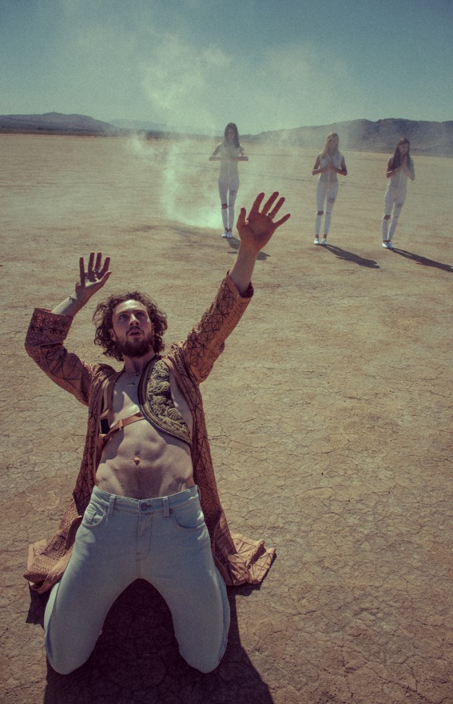 » Aaron Taylor-Johnson Plays Cult Leader for Flaunt Photo Shoot Aaron Taylor Johnson Flaunt 2015 Photo Shoot 005